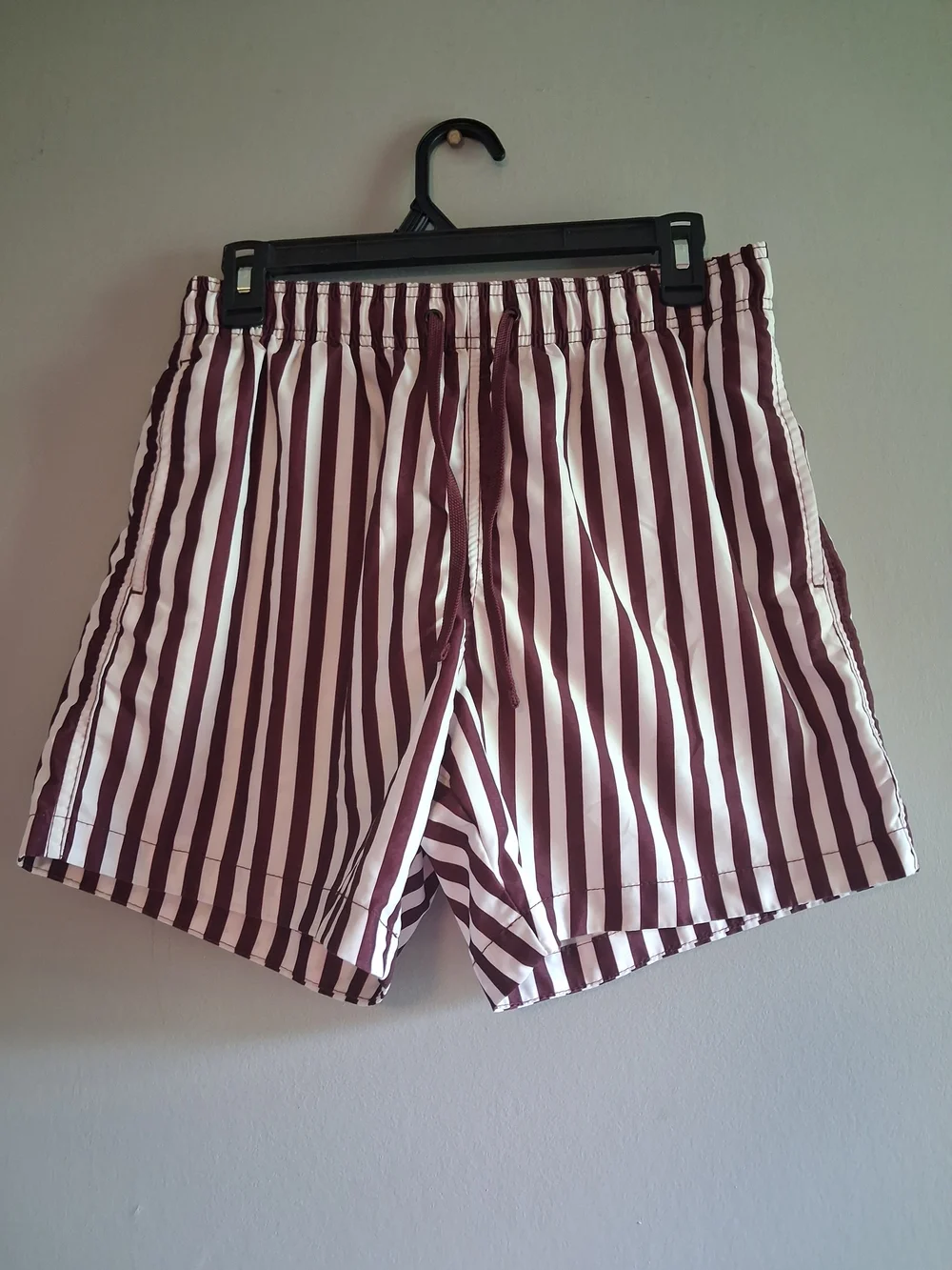 H&M Men's Vertical Stripe Swim Trunks in Maroon and White